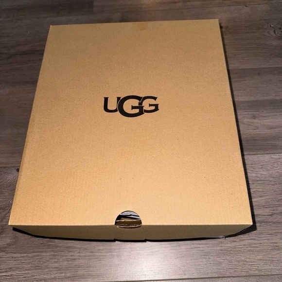 Chestnut Uggs Women’s Size 9 - Picture 6 of 7